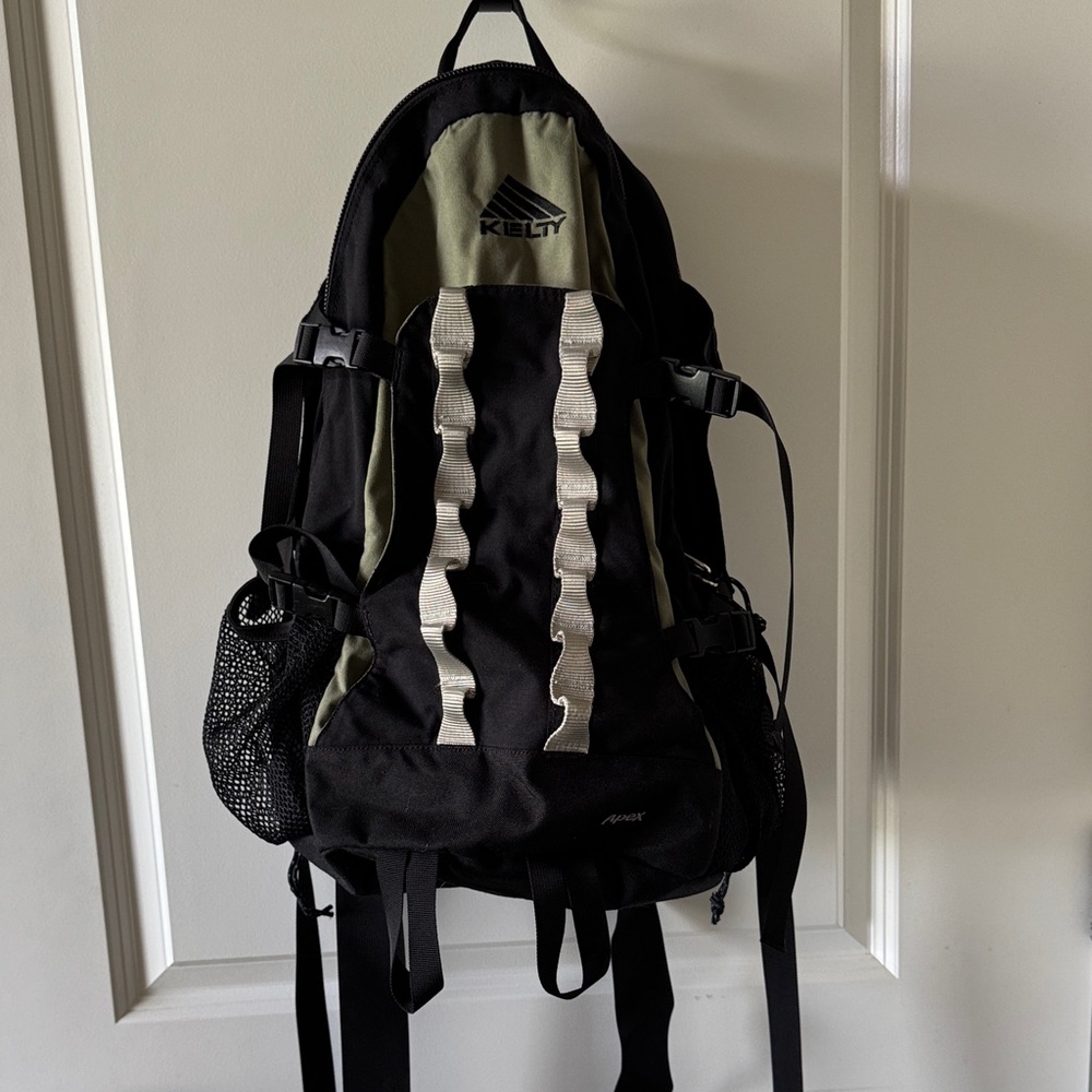 Kelty Men's Black and Olive Everyday Hiking Backpack